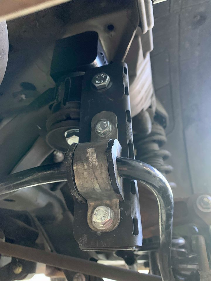2005 2009 Subaru Outback Legacy rear sway bar bracket